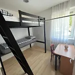 Two Bedroom Apartment With Fully Equiped Kitchen And Free Private Parking