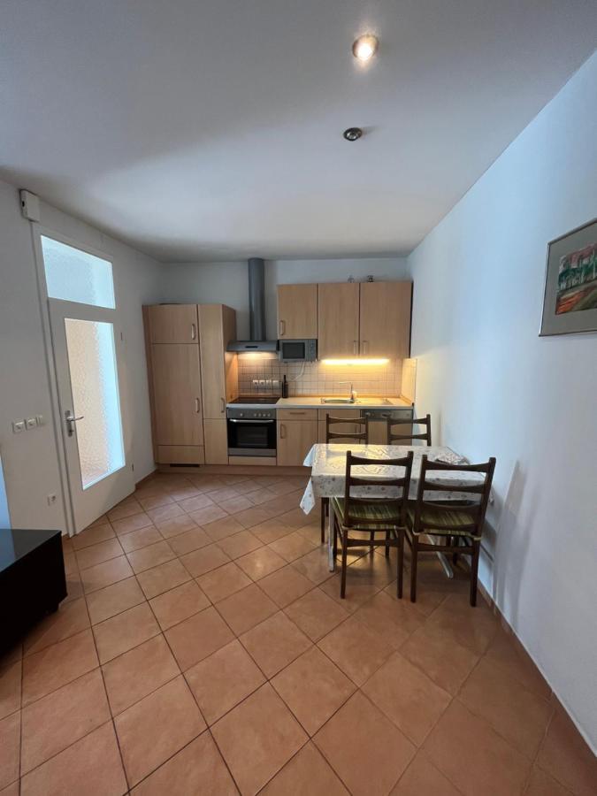 Apartma Two Bedroom With Fully Equiped Kitchen And Free Private Parking