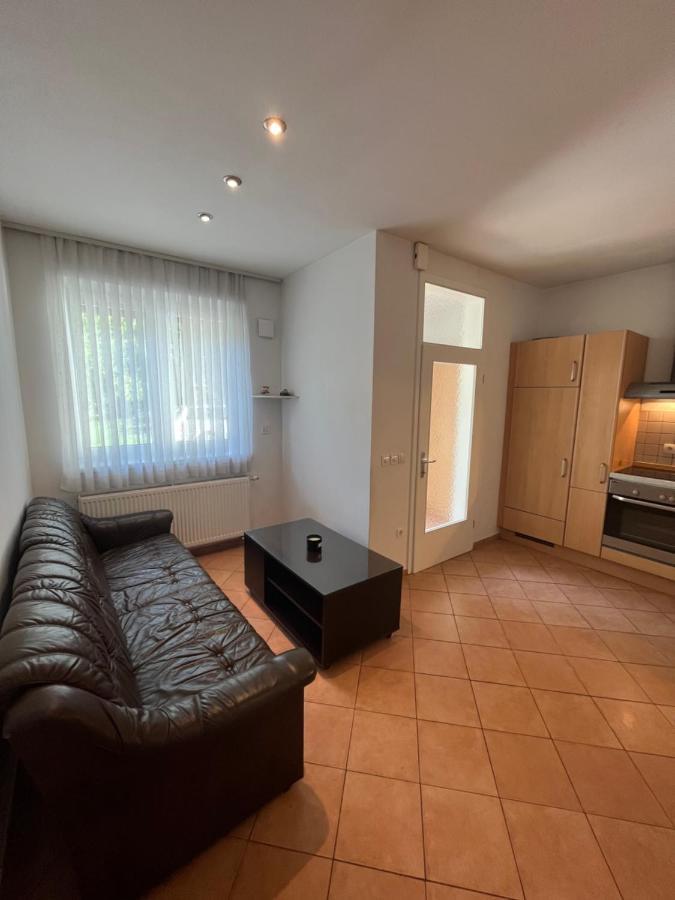 Two Bedroom With Fully Equiped Kitchen And Free Private Parking *