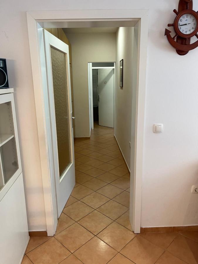 Two Bedroom With Fully Equiped Kitchen And Free Private Parking Apartma