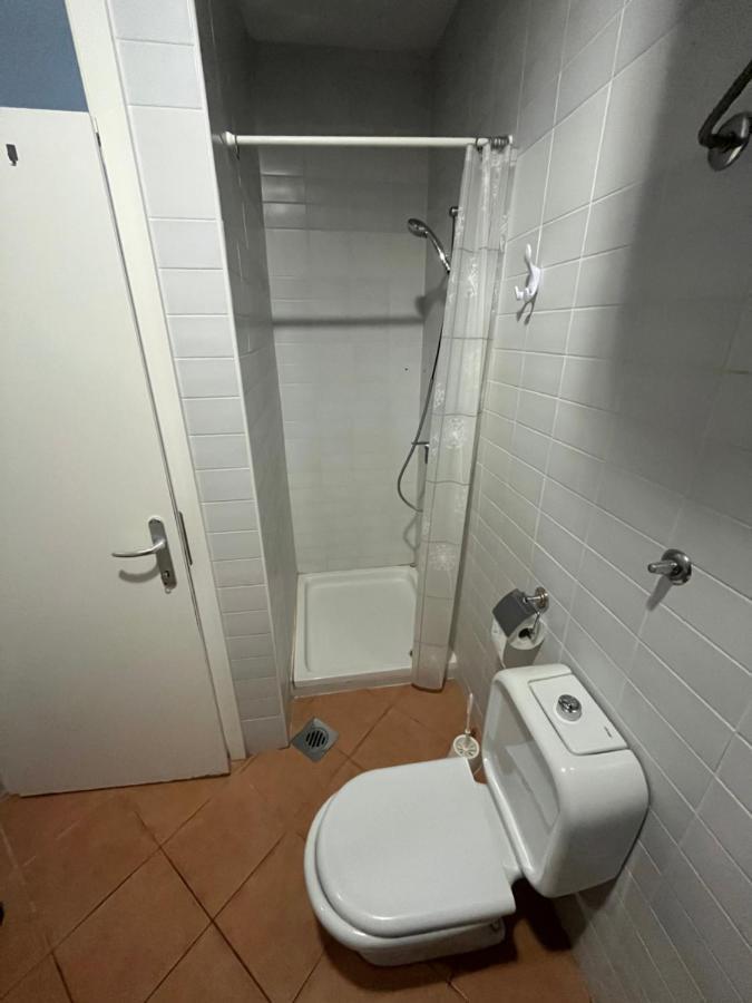 Two Bedroom With Fully Equiped Kitchen And Free Private Parking