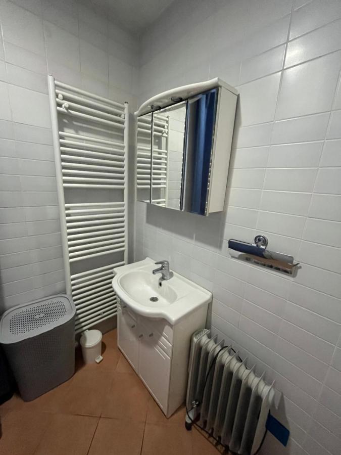 Two Bedroom With Fully Equiped Kitchen And Free Private Parking